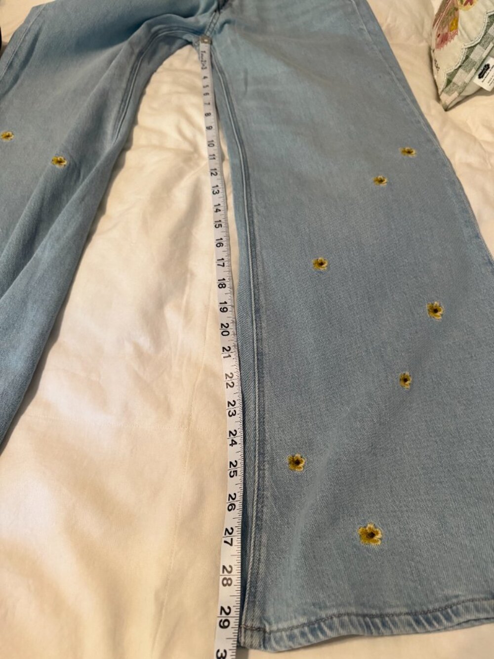 American Eagle Low Rise Embroidered Floral Flare Jeans Size 4 Light Wash NWOT - Picture 12 of 15